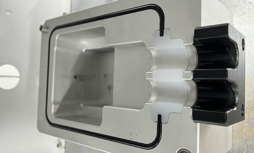 新能源汽车高压连接器 气密性检测设备出货展示
