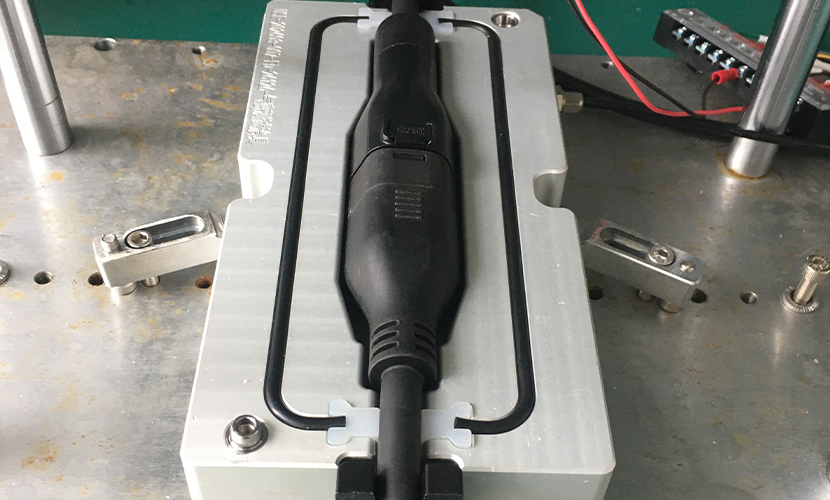 充电器对插件气密检测